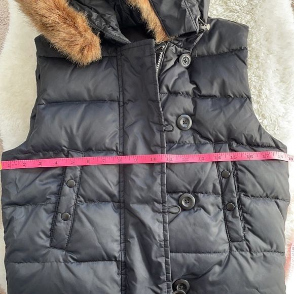 Gap puffy vest black with fur size small - Picture 8 of 8